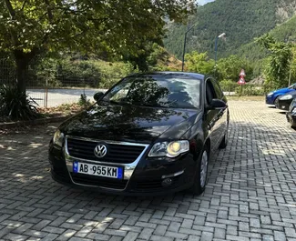 Vista frontale di un noleggio Volkswagen Passat all'aeroporto di Tirana, Albania ✓ Auto #8151. ✓ Cambio Manuale TM ✓ 0 recensioni.