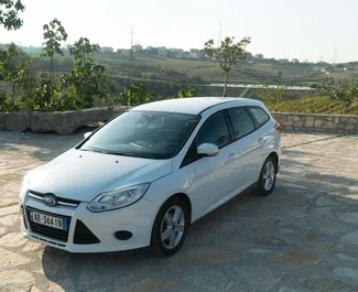 Vista frontale di un noleggio Ford Focus SW a Durazzo, Albania ✓ Auto #8209. ✓ Cambio Automatico TM ✓ 0 recensioni.