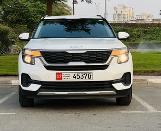 Vista frontale di un noleggio Kia Seltos a Dubai, Emirati Arabi Uniti ✓ Auto #8290. ✓ Cambio Automatico TM ✓ 0 recensioni.