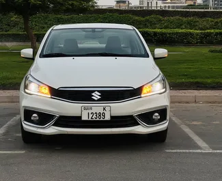 Vista frontale di un noleggio Suzuki Ciaz a Dubai, Emirati Arabi Uniti ✓ Auto #8337. ✓ Cambio Automatico TM ✓ 2 recensioni.