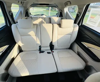 Mitsubishi Xpander 2024 disponibile per il noleggio a Dubai, con limite di chilometraggio di 250 km/giorno.