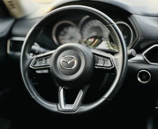 Mazda Cx-5 2021 disponibile per il noleggio a Dubai, con limite di chilometraggio di 250 km/giorno.