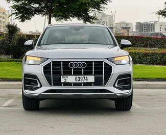 Vista frontale di un noleggio Audi Q5 a Dubai, Emirati Arabi Uniti ✓ Auto #8313. ✓ Cambio Automatico TM ✓ 0 recensioni.