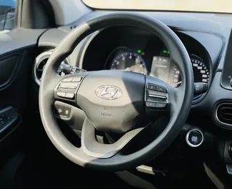 Hyundai Kona 2021 con sistema A trazione integrale, disponibile a Dubai.