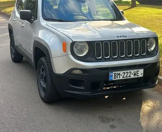 Vista frontale di un noleggio Jeep Renegade a Tbilisi, Georgia ✓ Auto #8253. ✓ Cambio Automatico TM ✓ 1 recensioni.