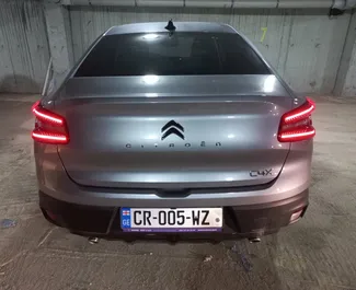 Citroen C4 X 2023 disponibile per il noleggio all'aeroporto di Tbilisi, con limite di chilometraggio di illimitato.