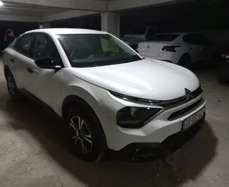 Citroen C4 X 2023 disponibile per il noleggio all'aeroporto di Tbilisi, con limite di chilometraggio di illimitato.