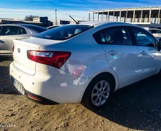 Kia Rio 2017 disponibile per il noleggio all'aeroporto di Belgrado, con limite di chilometraggio di illimitato.