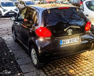 Toyota Aygo 2018 disponibile per il noleggio all'aeroporto di Belgrado, con limite di chilometraggio di illimitato.