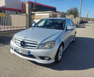 Vista frontale di un noleggio Mercedes-Benz C220 d a Tirana, Albania ✓ Auto #8252. ✓ Cambio Automatico TM ✓ 0 recensioni.