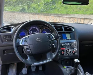 Noleggio Citroen C4. Auto Comfort, Crossover per il noleggio in Albania ✓ Cauzione di Senza deposito ✓ Opzioni assicurative RCT, CDW, SCDW, All'estero.