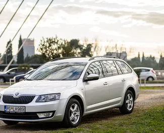 Vista frontale di un noleggio Skoda Octavia Combi a Podgorica, Montenegro ✓ Auto #7153. ✓ Cambio Automatico TM ✓ 0 recensioni.