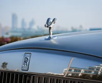 Noleggio Rolls-Royce Cullinan. Auto Lusso, Crossover per il noleggio negli Emirati Arabi Uniti ✓ Cauzione di Deposito di 5000 AED ✓ Opzioni assicurative RCT.