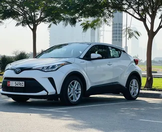 Vista frontale di un noleggio Toyota C-HR a Dubai, Emirati Arabi Uniti ✓ Auto #8425. ✓ Cambio Automatico TM ✓ 1 recensioni.