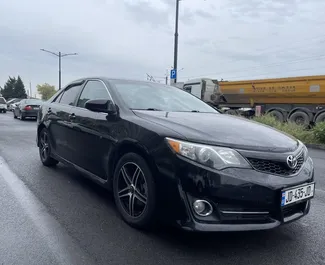 Noleggio auto Toyota Camry 2014 in Georgia, con carburante Benzina e 178 cavalli di potenza ➤ A partire da 99 GEL al giorno.