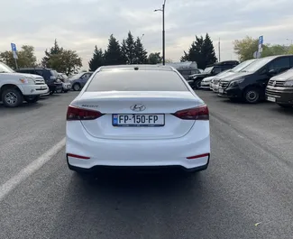 Motore Benzina da 1,6L di Hyundai Accent 2017 per il noleggio all'aeroporto di Tbilisi.