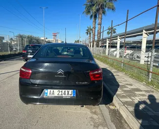 Citroen C-Elysee 2018 disponibile per il noleggio a Tirana, con limite di chilometraggio di illimitato.