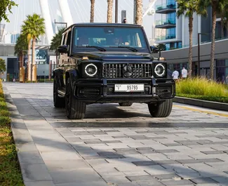 Vista frontale di un noleggio Mercedes-Benz G63 AMG a Dubai, Emirati Arabi Uniti ✓ Auto #8399. ✓ Cambio Automatico TM ✓ 0 recensioni.