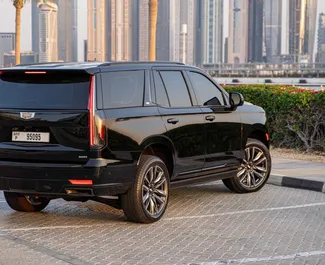 Vista frontale di un noleggio Cadillac Escalade a Dubai, Emirati Arabi Uniti ✓ Auto #8403. ✓ Cambio Automatico TM ✓ 0 recensioni.