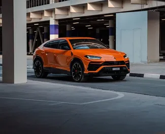 Vista frontale di un noleggio Lamborghini Urus a Dubai, Emirati Arabi Uniti ✓ Auto #8397. ✓ Cambio Automatico TM ✓ 0 recensioni.