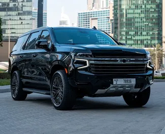 Noleggio Chevrolet Tahoe. Auto Comfort, Premium, SUV per il noleggio negli Emirati Arabi Uniti ✓ Cauzione di Deposito di 3000 AED ✓ Opzioni assicurative RCT.