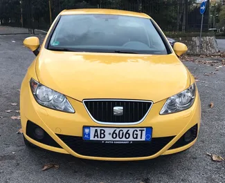 Vista frontale di un noleggio SEAT Ibiza a Tirana, Albania ✓ Auto #8418. ✓ Cambio Manuale TM ✓ 0 recensioni.