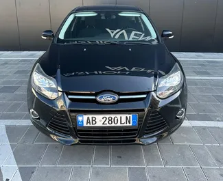 Vista frontale di un noleggio Ford Focus a Tirana, Albania ✓ Auto #8440. ✓ Cambio Manuale TM ✓ 1 recensioni.