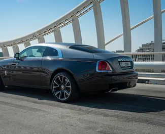 Rolls-Royce Wraith 2019 disponibile per il noleggio a Dubai, con limite di chilometraggio di 250 km/giorno.