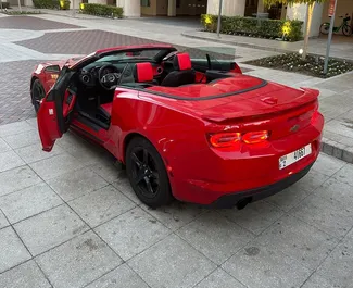 Chevrolet Camaro Cabrio 2020 con sistema A trazione posteriore, disponibile a Dubai.