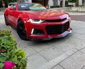 Noleggio Chevrolet Camaro Cabrio. Auto Premium, Lusso, Cabrio per il noleggio negli Emirati Arabi Uniti ✓ Cauzione di Deposito di 2000 AED ✓ Opzioni assicurative RCT, CDW, SCDW, Passeggeri, Furto, Senza deposito.