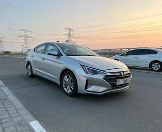 Vista frontale di un noleggio Hyundai Elantra a Dubai, Emirati Arabi Uniti ✓ Auto #5734. ✓ Cambio Automatico TM ✓ 0 recensioni.