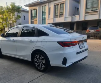 Toyota Yaris Ativ 2023 disponibile per il noleggio all'aeroporto Don Muang di Bangkok, con limite di chilometraggio di illimitato.