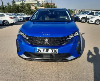 Vista frontale di un noleggio Peugeot 3008 all'aeroporto di Antalya, Turchia ✓ Auto #8765. ✓ Cambio Automatico TM ✓ 1 recensioni.