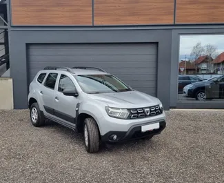 Vista frontale di un noleggio Dacia Duster all'aeroporto di Zagabria, Croazia ✓ Auto #8677. ✓ Cambio Manuale TM ✓ 0 recensioni.