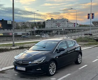 Vista frontale di un noleggio Opel Astra a Belgrado, Serbia ✓ Auto #8712. ✓ Cambio Automatico TM ✓ 1 recensioni.