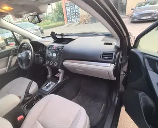 Interni di Subaru Forester in affitto in Georgia. Un'ottima auto da 5 posti con cambio Automatico.