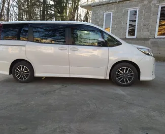 Noleggio Toyota Noah. Auto Comfort, Monovolume per il noleggio in Georgia ✓ Cauzione di Deposito di 250 GEL ✓ Opzioni assicurative RCT, CDW, SCDW, FDW, Passeggeri, Furto, Senza deposito.