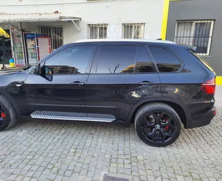 Vista frontale di un noleggio BMW X5 a Durazzo, Albania ✓ Auto #8605. ✓ Cambio Automatico TM ✓ 0 recensioni.