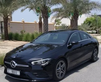 Vista frontale di un noleggio Mercedes-Benz CLA200 a Dubai, Emirati Arabi Uniti ✓ Auto #8560. ✓ Cambio Automatico TM ✓ 0 recensioni.