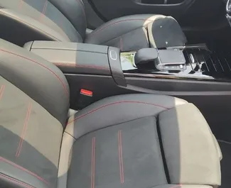 Noleggio Mercedes-Benz CLA200. Auto Comfort, Premium per il noleggio negli Emirati Arabi Uniti ✓ Cauzione di Senza deposito ✓ Opzioni assicurative RCT, SCDW, Passeggeri, Furto, Senza deposito.