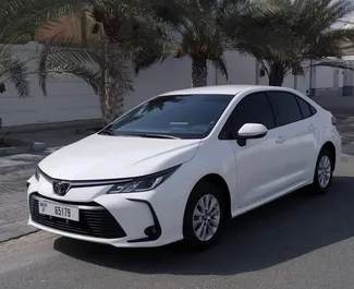 Vista frontale di un noleggio Toyota Corolla Sedan a Dubai, Emirati Arabi Uniti ✓ Auto #8621. ✓ Cambio Automatico TM ✓ 0 recensioni.