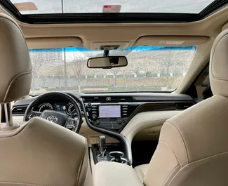 Noleggio Toyota Camry. Auto Comfort, Premium per il noleggio in Armenia ✓ Cauzione di Deposito di 494 USD ✓ Opzioni assicurative RCT, CDW, FDW, All'estero.