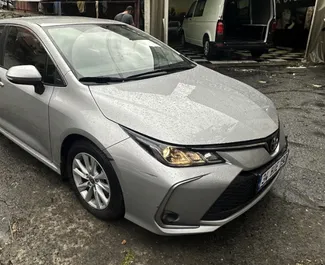 Vista frontale di un noleggio Toyota Corolla Sedan a Istanbul, Turchia ✓ Auto #8986. ✓ Cambio Automatico TM ✓ 0 recensioni.