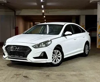 Vista frontale di un noleggio Hyundai Sonata a Baku, Azerbaigian ✓ Auto #9089. ✓ Cambio Automatico TM ✓ 0 recensioni.