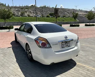 Nissan Altima 2011 disponibile per il noleggio a Yerevan, con limite di chilometraggio di illimitato.