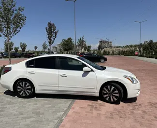 Noleggio auto Nissan Altima 2011 in Armenia, con carburante Benzina e 175 cavalli di potenza ➤ A partire da 41 USD al giorno.