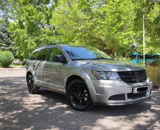 Vista frontale di un noleggio Dodge Journey a Yerevan, Armenia ✓ Auto #9055. ✓ Cambio Automatico TM ✓ 0 recensioni.