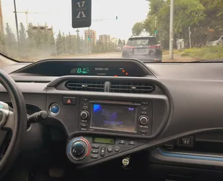 Motore Benzina da 1,5L di Toyota Prius C 2013 per il noleggio a Tbilisi.