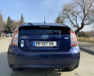 Toyota Prius 2012 disponibile per il noleggio a Tbilisi, con limite di chilometraggio di illimitato.