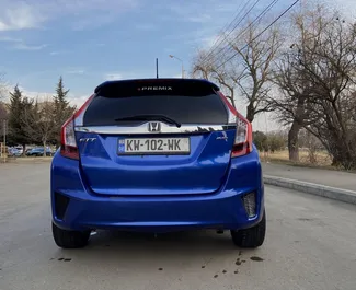 Interni di Honda Fit in affitto in Georgia. Un'ottima auto da 4 posti con cambio Automatico.